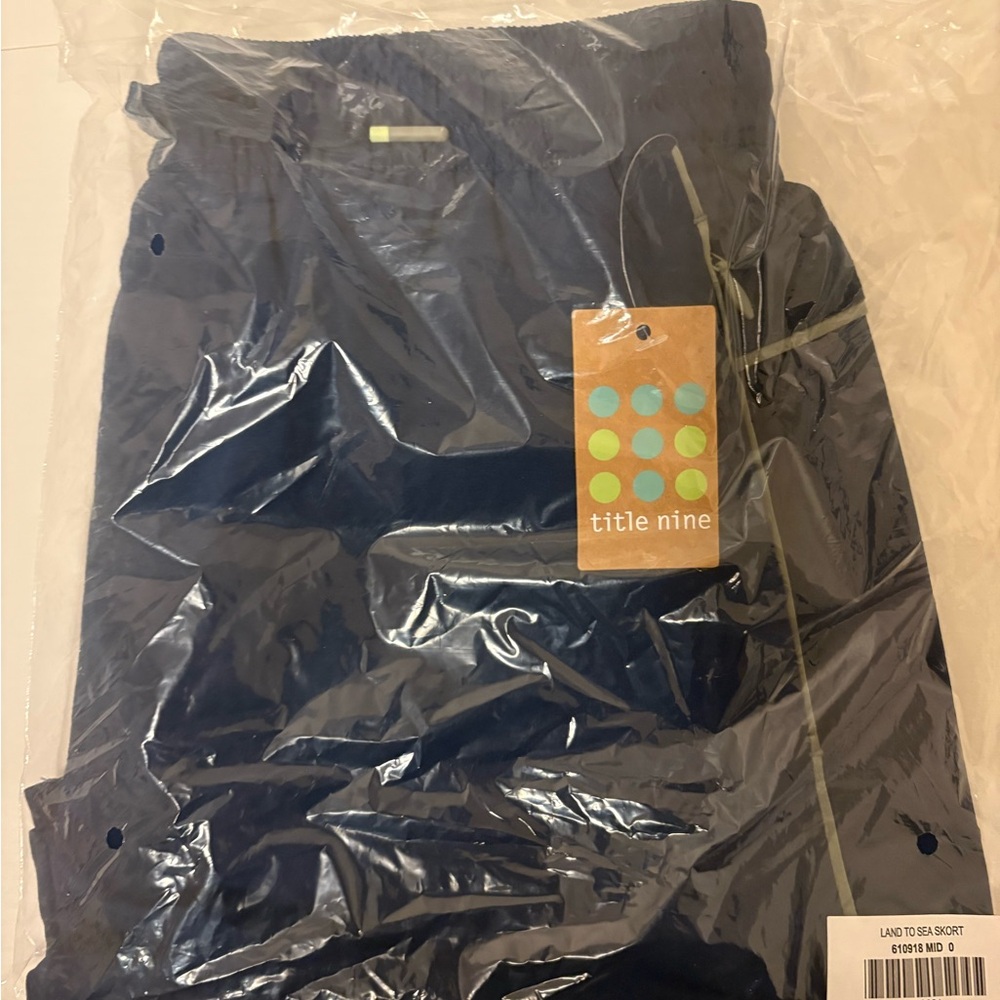 Title Nine Land to Sea Skort Navy XS New With Tags
